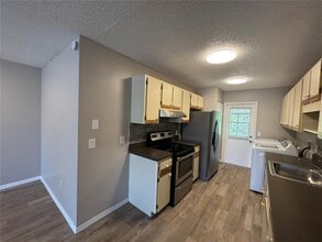 836 W Rosewood Ln in Tavares, FL - Building Photo - Building Photo