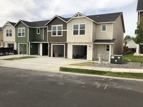 CIMMARON TERRACE in Hermiston, OR - Building Photo - Building Photo