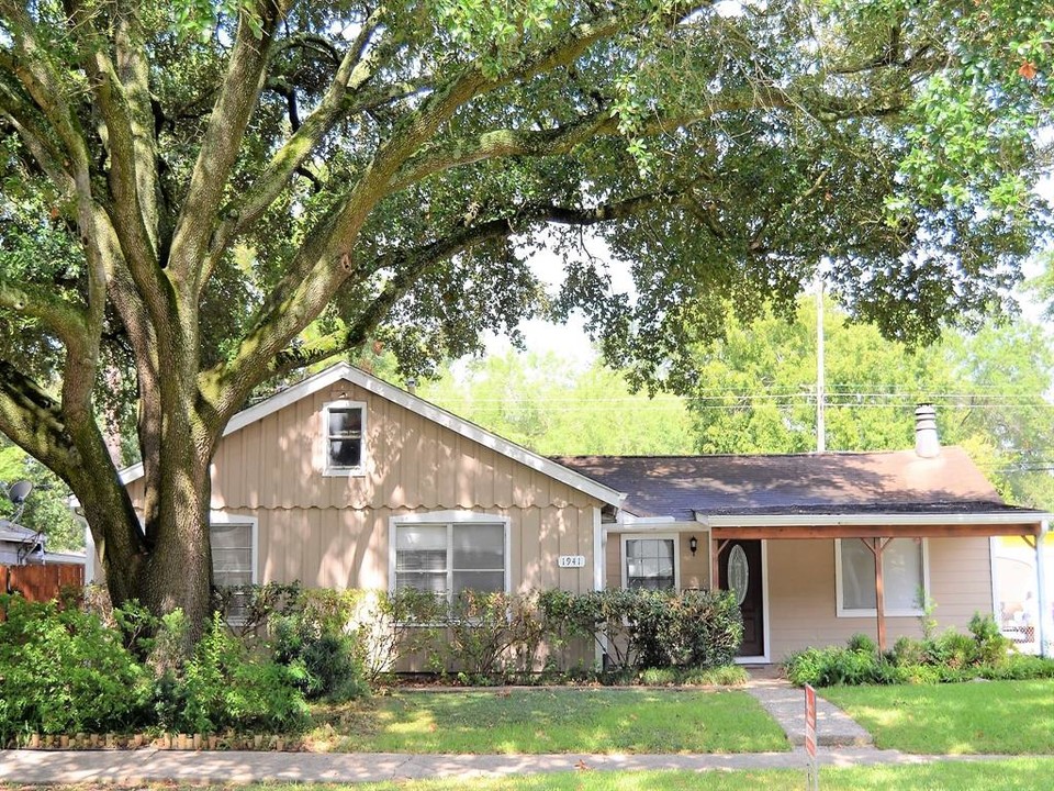 1941 Pech Rd in Houston, TX - Foto de edificio