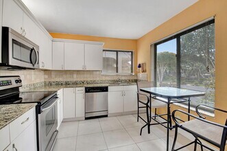 5715 Fairway Park Dr in Boynton Beach, FL - Foto de edificio - Building Photo