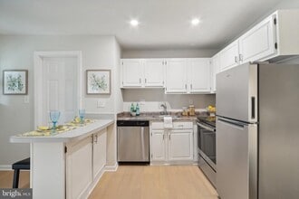 6638 Hillandale Rd in Bethesda, MD - Building Photo - Building Photo
