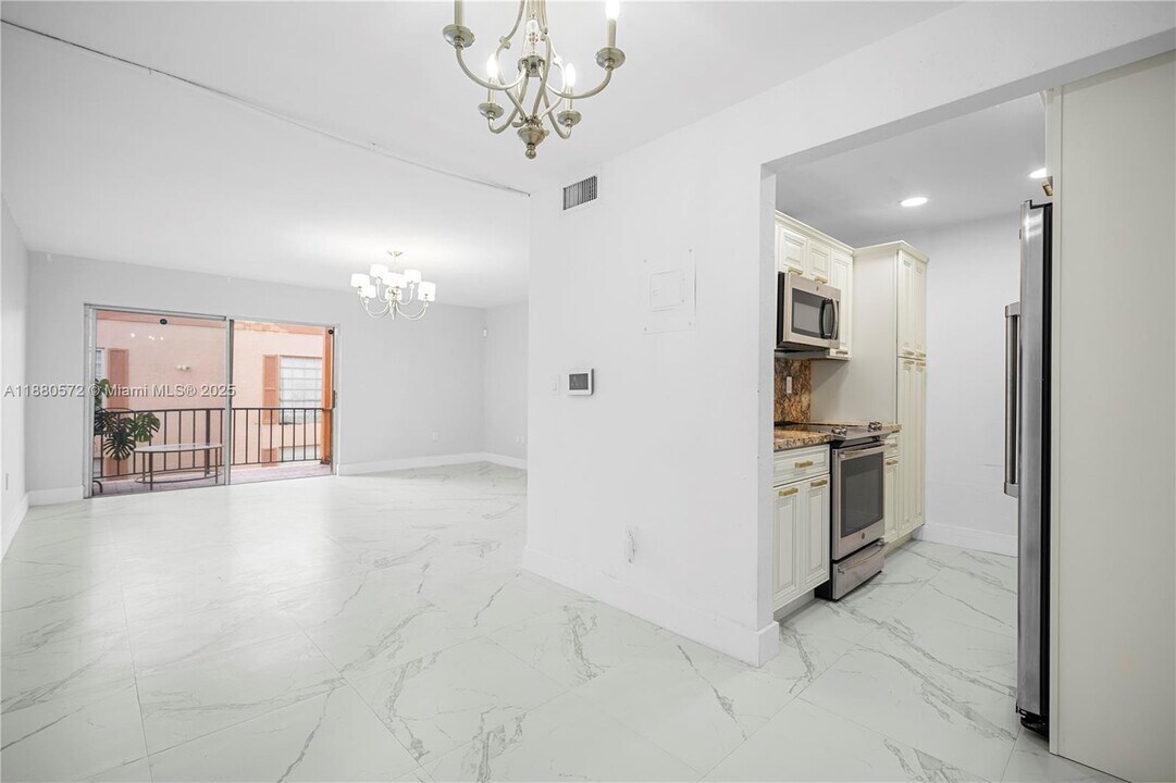 7105 Miami Lakes Dr in Miami Lakes, FL - Building Photo