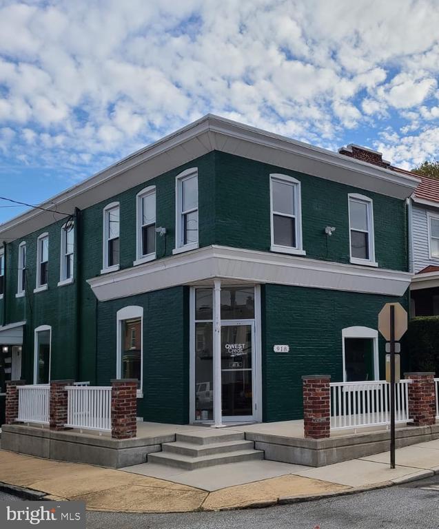 property at 918 N Clayton St