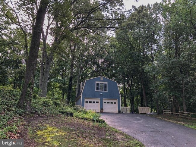 3340 Holland Cliffs Rd in Huntingtown, MD - Building Photo - Building Photo