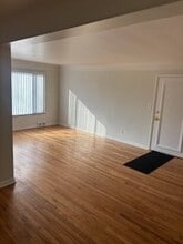 Royal Oak Crossings at Gardenia in Royal Oak, MI - Building Photo - Building Photo