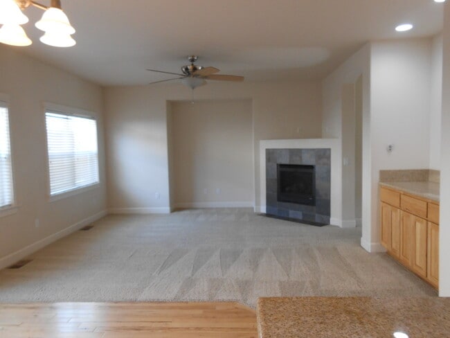 1056 NE Parkview Ct in Bend, OR - Building Photo - Building Photo