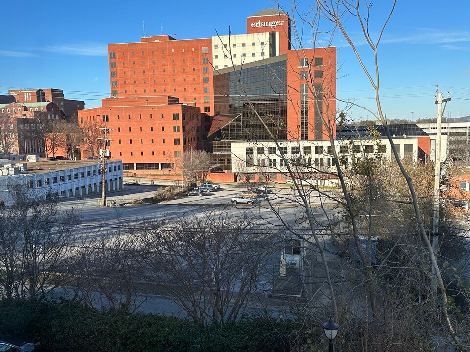 1030 E 4th St in Chattanooga, TN - Building Photo