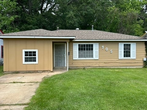 property at 705 S 6th St