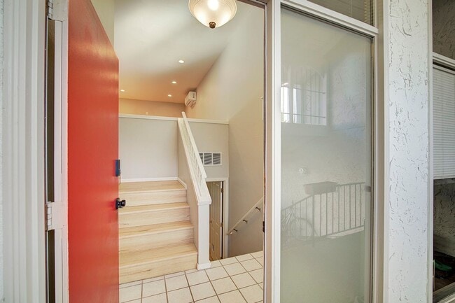 10407 NE 115th Pl in Kirkland, WA - Building Photo - Building Photo