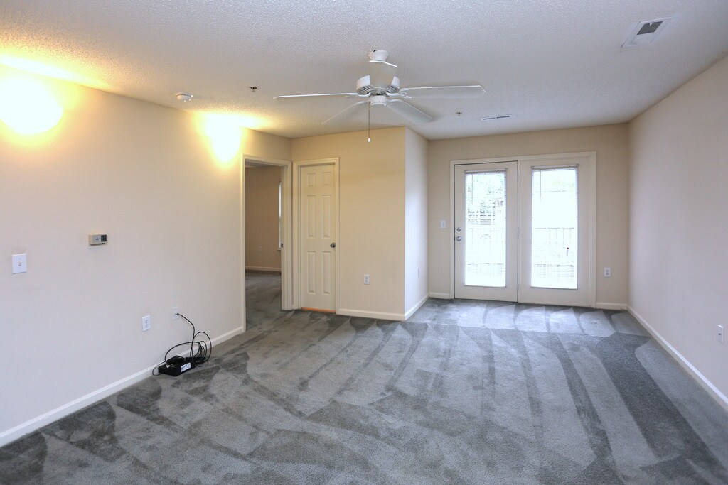 Campus Crossing on Lindell Student Apartments Greensboro, NC