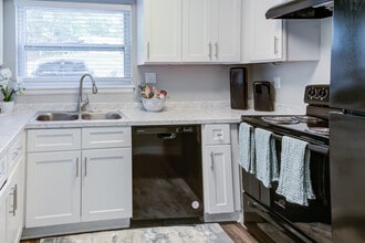 Thirty-One 32 Cypress in Hoover, AL - Foto de edificio - Building Photo