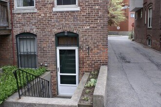 194 St Paul St, Unit 2B in Brookline, MA - Building Photo - Building Photo