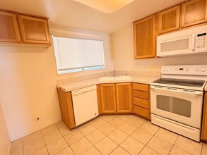 560 Pirinen Ln in Modesto, CA - Building Photo - Building Photo