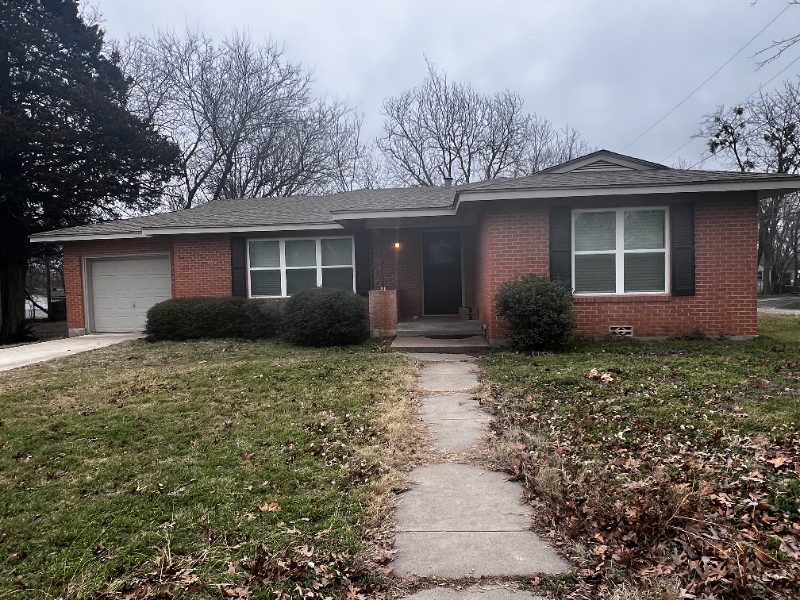 400 N Church St in Decatur, TX - Building Photo