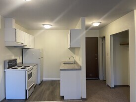 8604-8687 87 Ave in Fort St John, BC - Building Photo