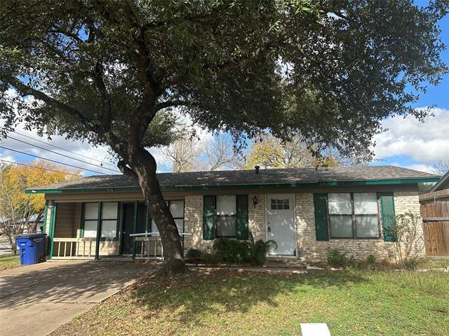 300 Tilbury Ln in Austin, TX - Building Photo