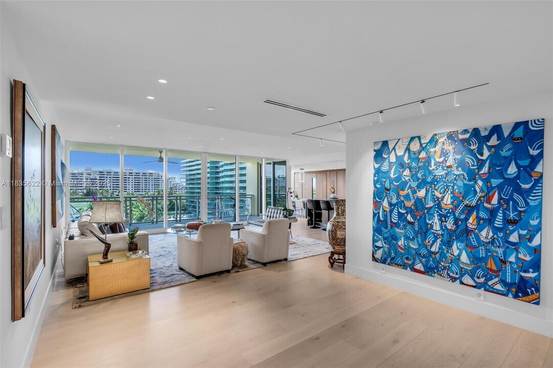 430 Grand Bay Dr, Unit 608 in Key Biscayne, FL - Building Photo