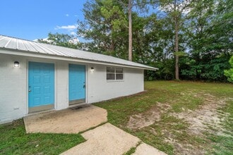 248 Four Mile Rd in Freeport, FL - Foto de edificio - Building Photo