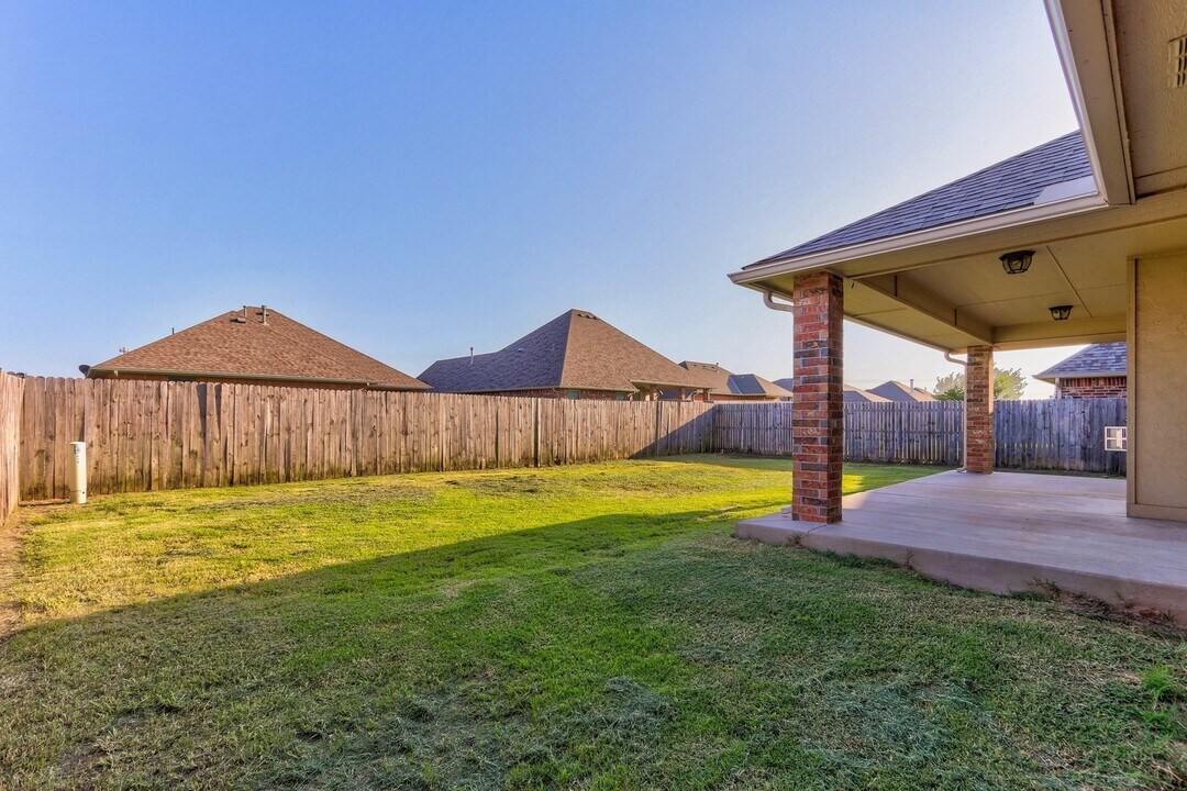 920 SW 13th St in Moore, OK - Building Photo