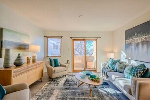 601 W San Mateo Rd in Santa Fe, NM - Building Photo