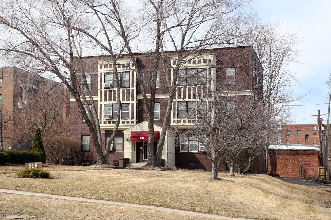 Sears Place in Des Moines, IA - Building Photo