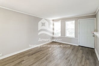 7937 Park Ave in Kansas City, MO - Foto de edificio - Building Photo