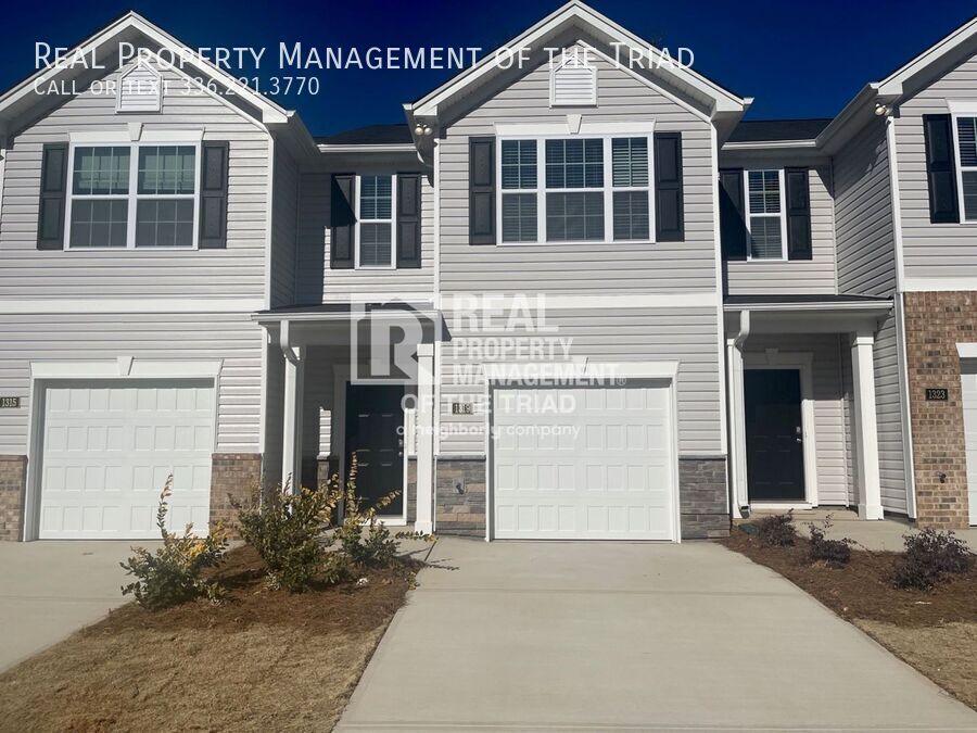 1319 Amberview Ln in Kernersville, NC - Building Photo