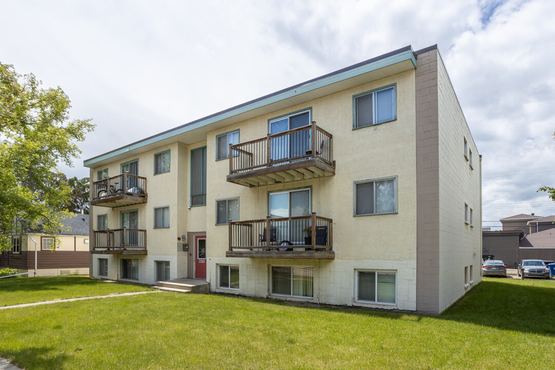 3510 49 Av in Red Deer, AB - Building Photo