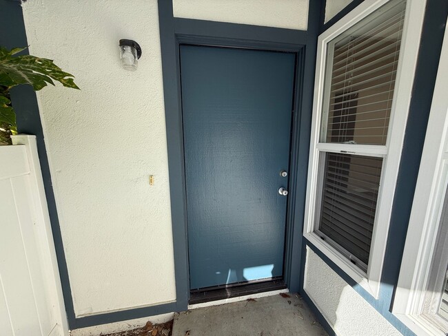 2217 Miramar Walk in Oxnard, CA - Building Photo - Building Photo