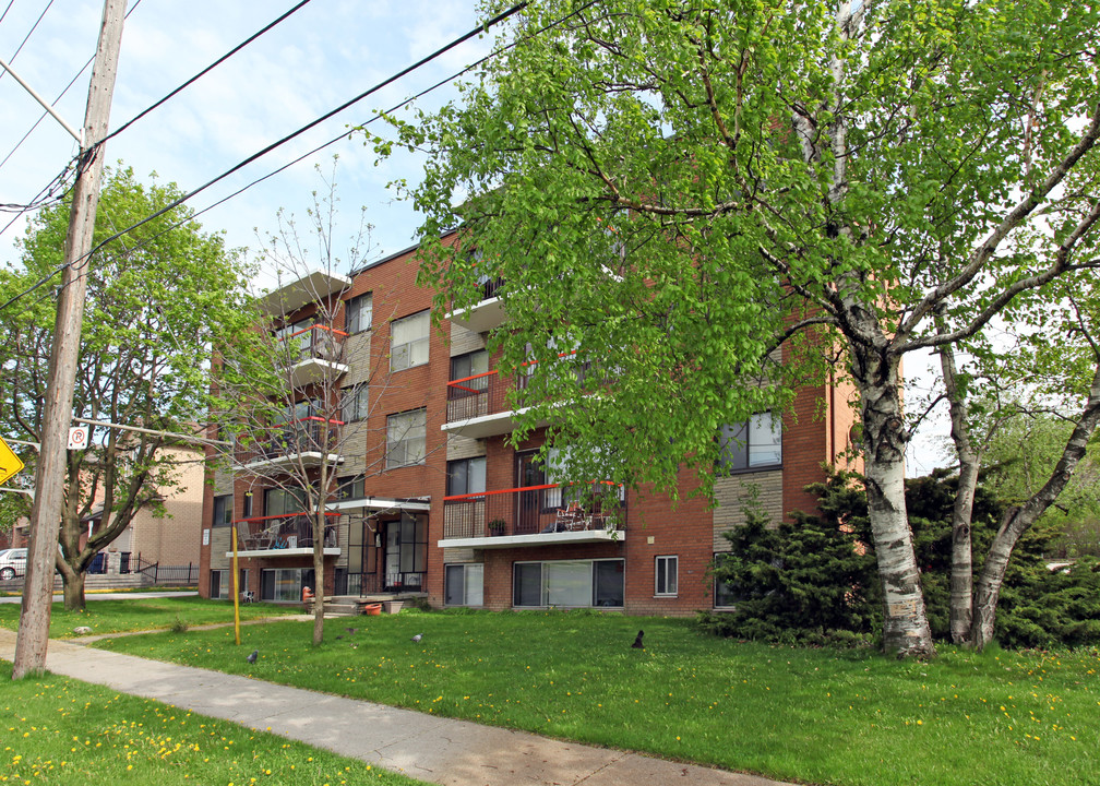 85 Bartley Dr in Toronto, ON - Building Photo