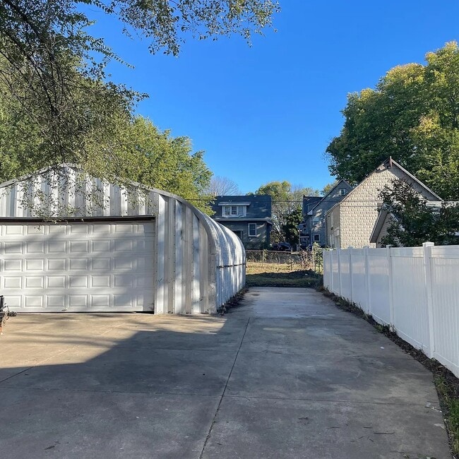 1105 E Kansas St in Peoria, IL - Building Photo - Building Photo