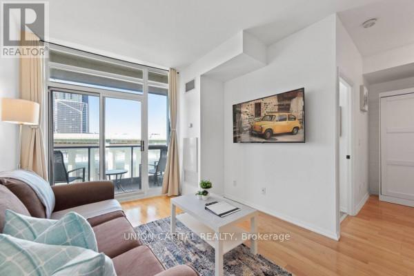 231-231 Fort York Blvd in Toronto, ON - Building Photo - Building Photo