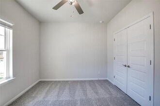 107 Greenspire Downs Dr in Hutto, TX - Foto de edificio - Building Photo