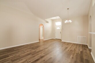 242 Pine Shadow Ln in Auburndale, FL - Foto de edificio - Building Photo