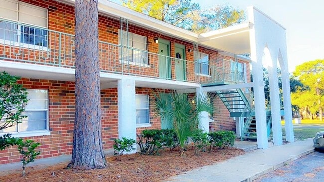 Pine Ridge Apartments at Shalimar in Shalimar, FL - Building Photo - Building Photo