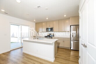 9334 W Happy Day Dr in Meridian, ID - Building Photo - Building Photo