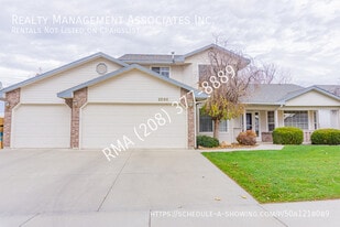 2596 S Velvet Falls Way in Meridian, ID - Building Photo