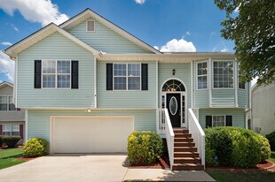 95 S Greenfield Cir in Covington, GA - Building Photo