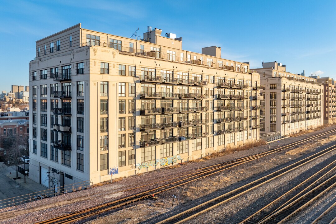 University Village Lofts in Chicago, IL - Building Photo