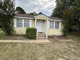 107 Tracy Lynn St in Longview, TX - Building Photo