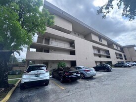 820 NW 87th Ave in Miami, FL - Building Photo