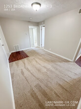 1253 Broadway Ave NW-Unit -3 in Grand Rapids, MI - Building Photo - Building Photo