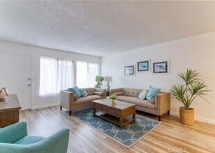 5500 Ackerfield Ave in Long Beach, CA - Building Photo - Building Photo