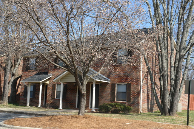 Carlton Place Apartments in Charlotte, NC - Foto de edificio - Building Photo