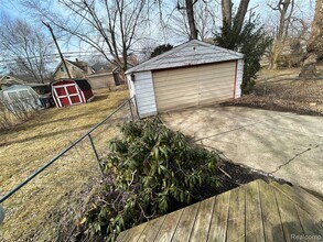 916 Owana Ave in Royal Oak, MI - Building Photo - Building Photo