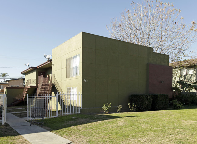 651-663 Karesh Ave in Pomona, CA - Building Photo - Building Photo