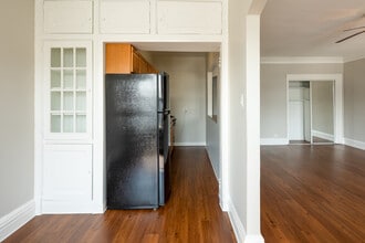 Mayfair Apartments in Chicago, IL - Foto de edificio - Interior Photo