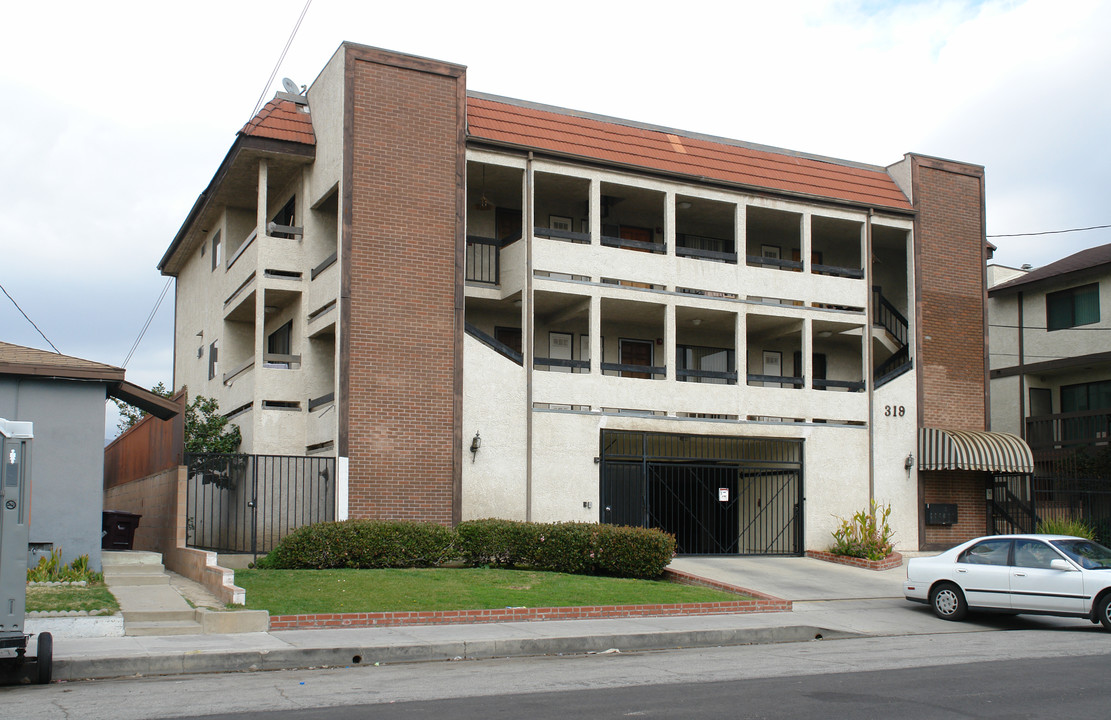 319 E Palmer Ave in Glendale, CA - Foto de edificio