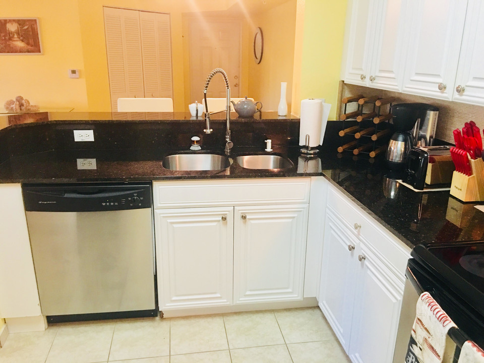 8215 Ibis Club Dr in Naples, FL - Building Photo