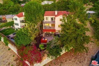 728 Montecito Dr in Los Angeles, CA - Building Photo - Building Photo